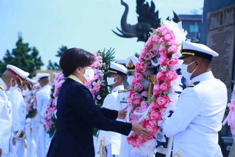 ๐๑๐ นายกสมาคมภริยาข้าราชการสำนักงานปลัดกระทรวงกลาโหม ร่วมพิธีวางพวงมาลาและถวายราชสักการะพระบรมรา...