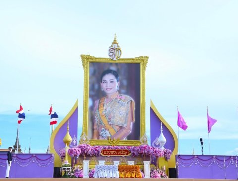 ๐๖๘ พิธีถวายเครื่องราชสักการะและวางพานพุ่ม และพิธีจุดเทียนถวายพระพรชัยมงคล เนื่องในโอกาสวันเฉลิม...