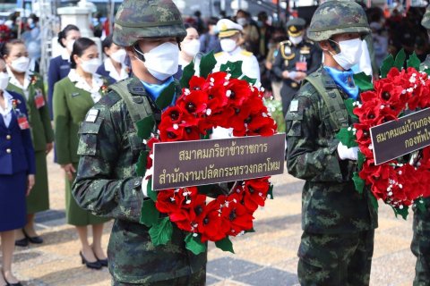 ๐๕๐ ผู้แทนนายกสมาคมฯ พร้อมด้วยคณะกรรมการสมาคมฯ ร่วมพิธีวางพวงมาลาเนื่องในวันทหารผ่านศึก ประจำปี ๒๕๖๕