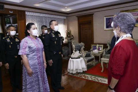 ๐๔๔ อุปนายก สคภ.สป. ร่วมคณะ พลเอก สราวุธ รัชตะนาวิน รองปลัดกระทรวงกลาโหม เข้าอำนวยพรและขอรับพรเนื...