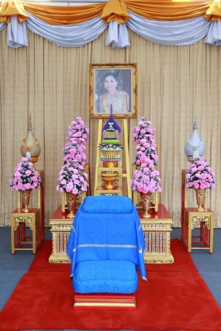 ๐๖๗ ปลัดกระทรวงกลาโหมและนายก สคภ.สป. ร่วมพิธีทำบุญตักบาตรถวายพระราชกุศล เนื่องในโอกาสวันเฉลิมพระช...