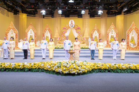 ๑๑๓ รัฐมนตรีช่วยว่าการกระทรวงกลาโหม ร่วมบันทึกเทปโทรทัศน์อาเศียรวาทถวายพระพรชัยมงคล เนื่องในโอกาส...