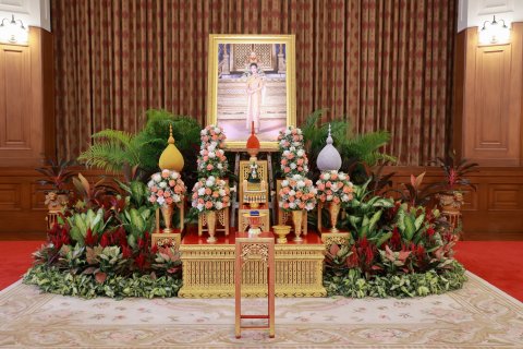 ๑๓๘ ผู้แทนนายกสมาคมฯ เข้ารับพระราชทานเข็มที่ระลึกงานเพื่อนพึ่ง (ภาฯ) ประจำปี ๒๕๖๕