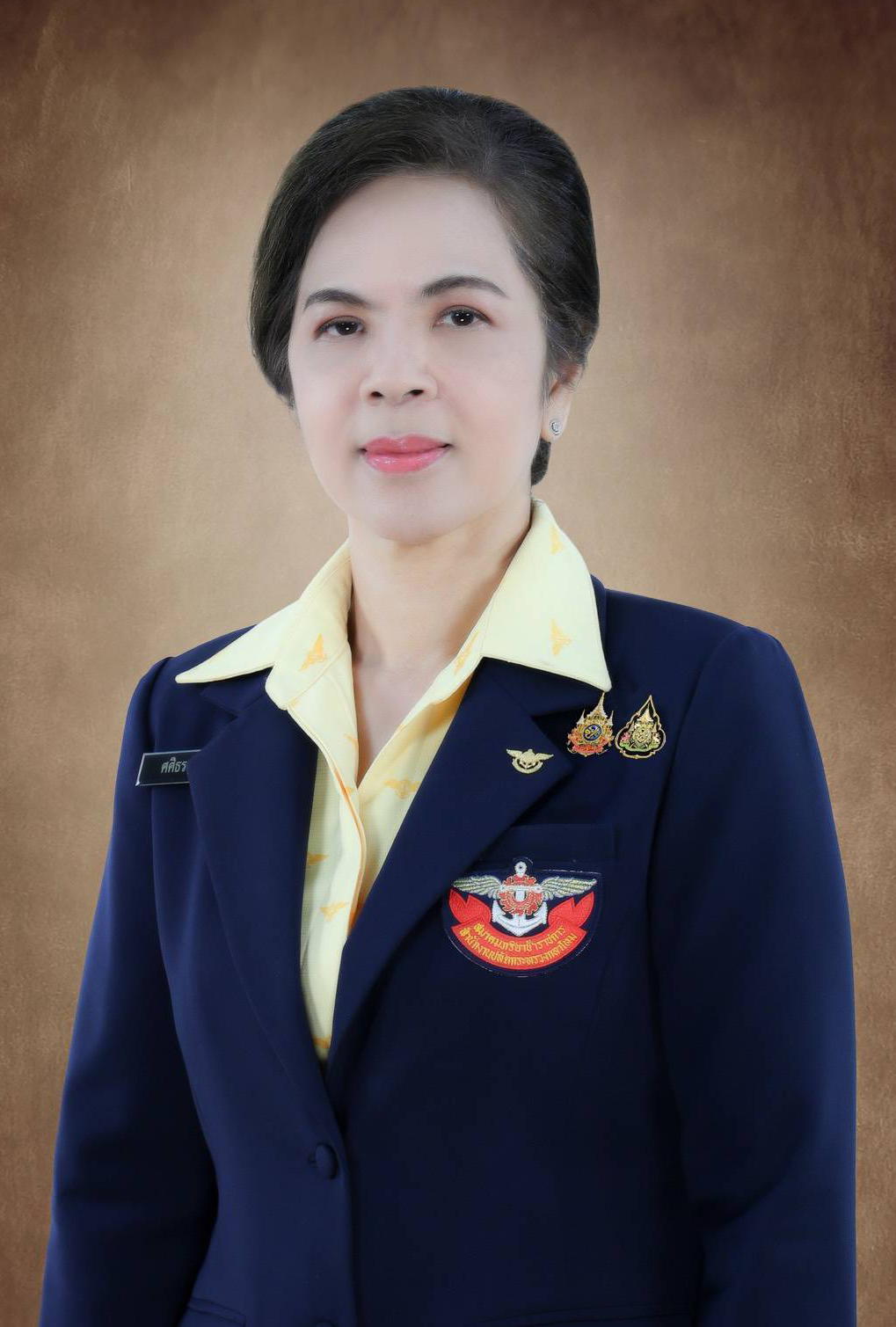 คุณศศิธร มะละคำ นายกสมาคมภริยาข้าราชการสำนักงานปลัดกระทรวงกลาโหม